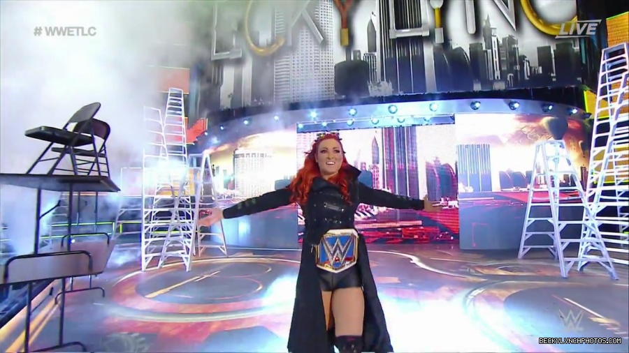 WWE_TLC_2016_PPV_720p_WEB_h264-HEEL_mp40046.jpg
