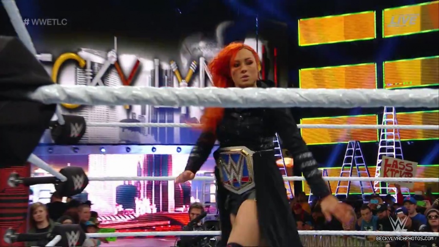 WWE_TLC_2016_PPV_720p_WEB_h264-HEEL_mp40074.jpg