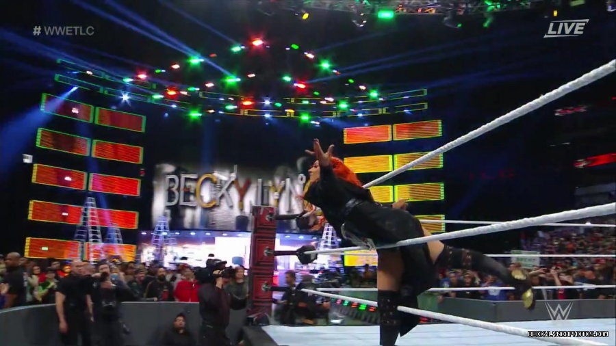 WWE_TLC_2016_PPV_720p_WEB_h264-HEEL_mp40076.jpg