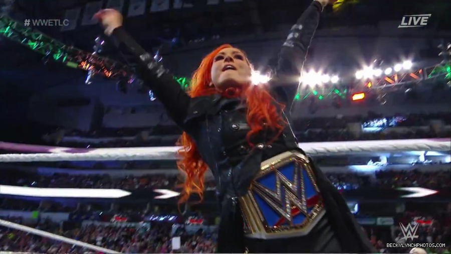 WWE_TLC_2016_PPV_720p_WEB_h264-HEEL_mp40080.jpg