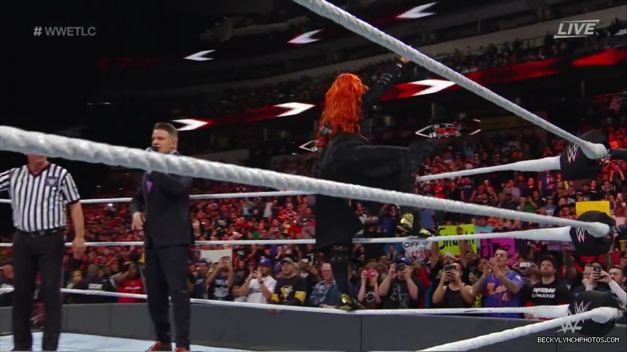 WWE_TLC_2016_PPV_720p_WEB_h264-HEEL_mp40095.jpg