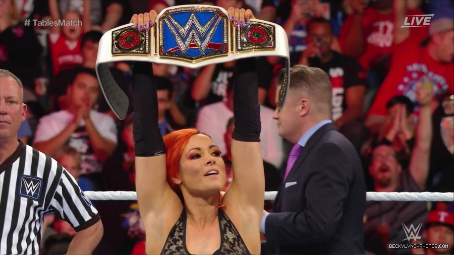 WWE_TLC_2016_PPV_720p_WEB_h264-HEEL_mp40130.jpg