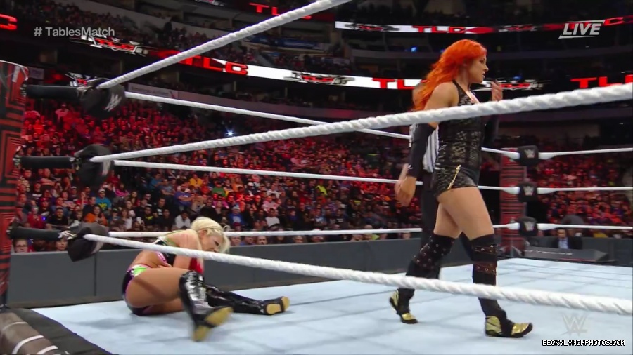 WWE_TLC_2016_PPV_720p_WEB_h264-HEEL_mp40166.jpg