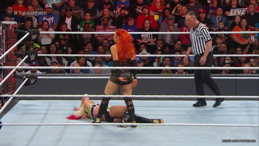 WWE_TLC_2016_PPV_720p_WEB_h264-HEEL_mp40172.jpg