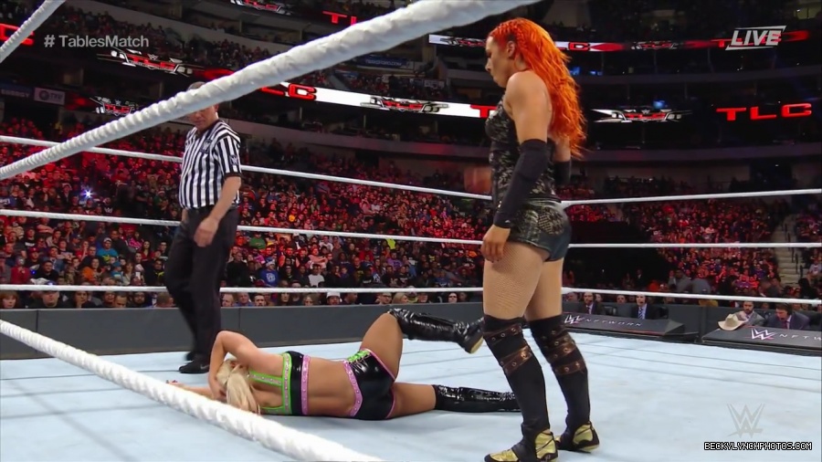 WWE_TLC_2016_PPV_720p_WEB_h264-HEEL_mp40174.jpg