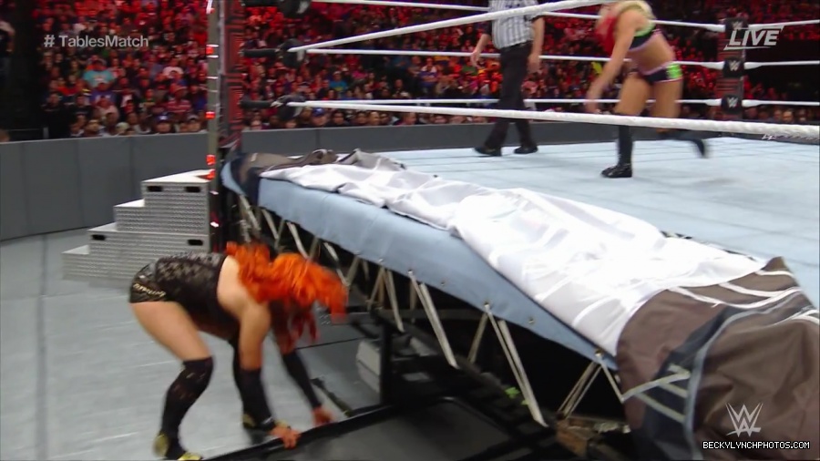 WWE_TLC_2016_PPV_720p_WEB_h264-HEEL_mp40187.jpg