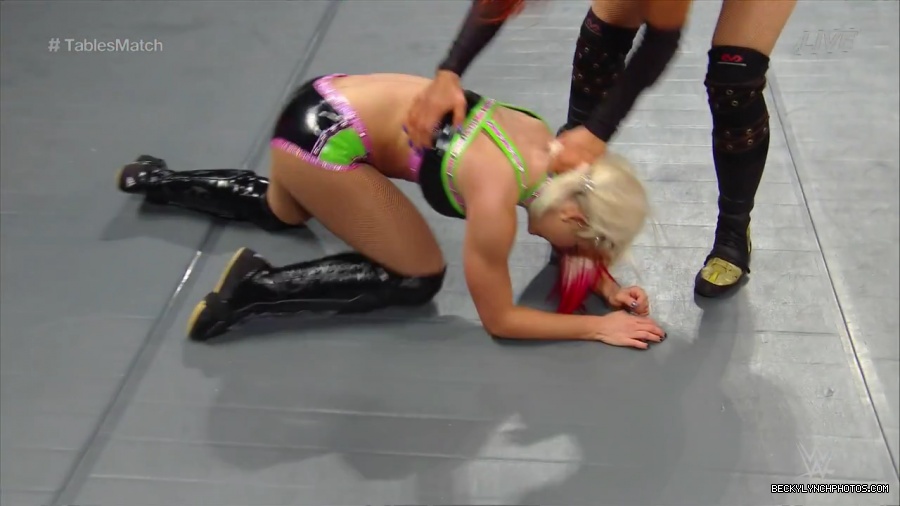 WWE_TLC_2016_PPV_720p_WEB_h264-HEEL_mp40210.jpg