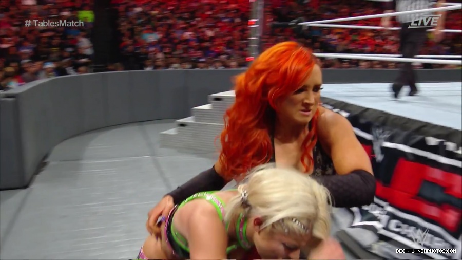 WWE_TLC_2016_PPV_720p_WEB_h264-HEEL_mp40212.jpg