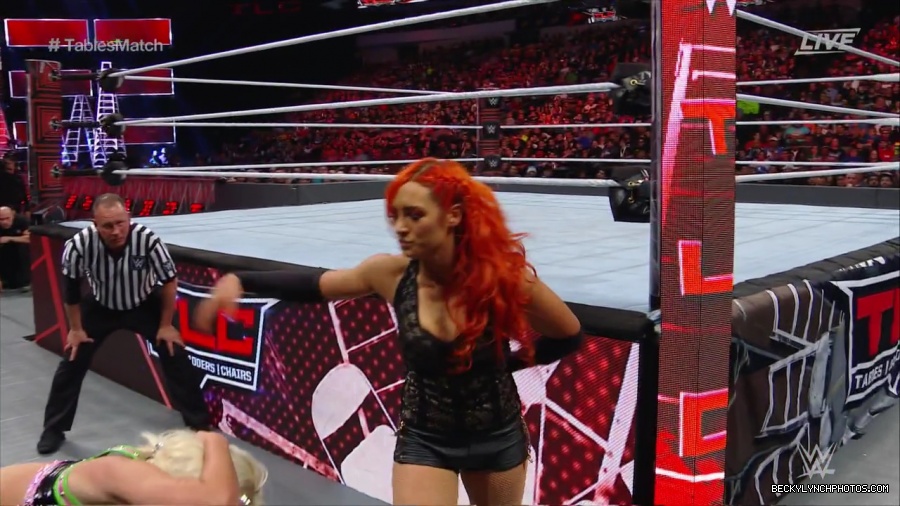 WWE_TLC_2016_PPV_720p_WEB_h264-HEEL_mp40235.jpg