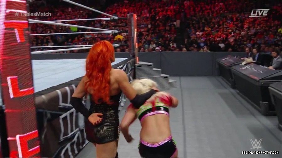 WWE_TLC_2016_PPV_720p_WEB_h264-HEEL_mp40237.jpg