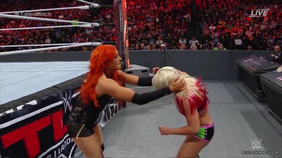 WWE_TLC_2016_PPV_720p_WEB_h264-HEEL_mp40239.jpg