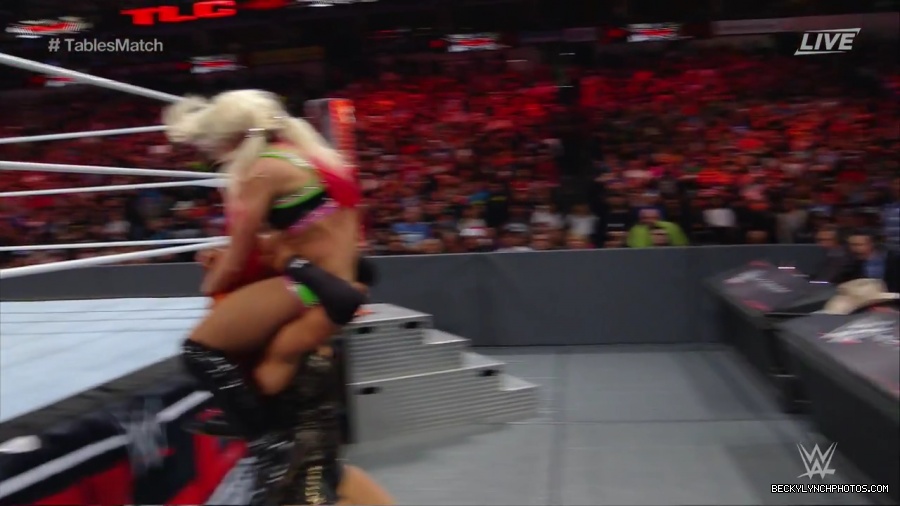 WWE_TLC_2016_PPV_720p_WEB_h264-HEEL_mp40247.jpg