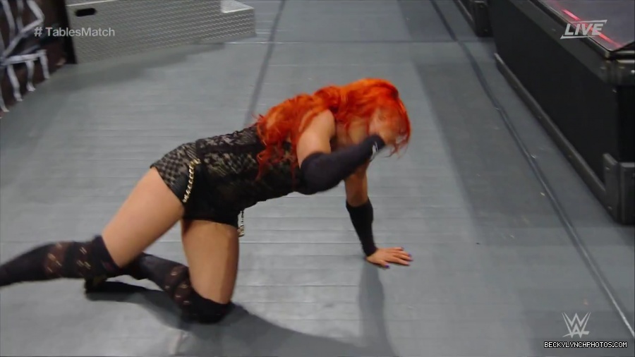WWE_TLC_2016_PPV_720p_WEB_h264-HEEL_mp40262.jpg