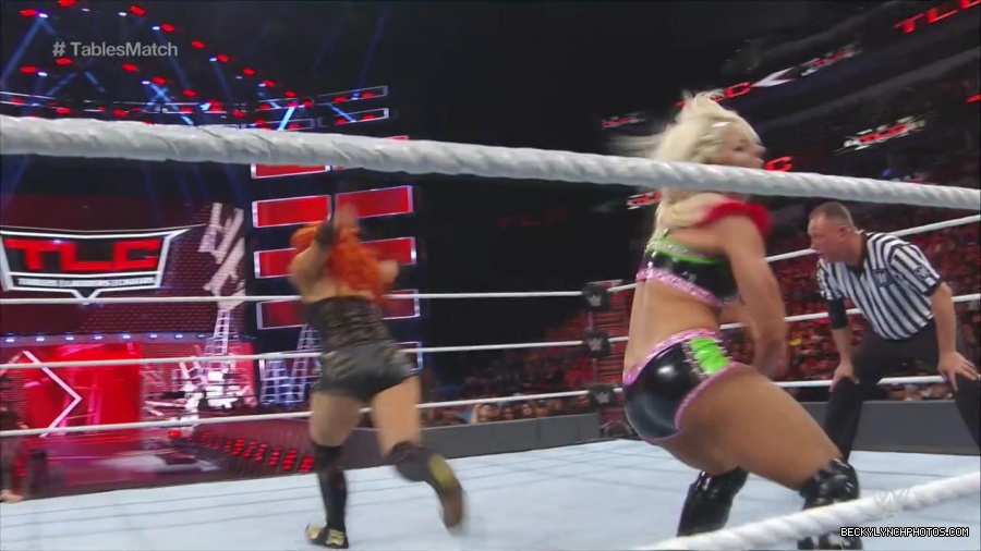 WWE_TLC_2016_PPV_720p_WEB_h264-HEEL_mp40273.jpg