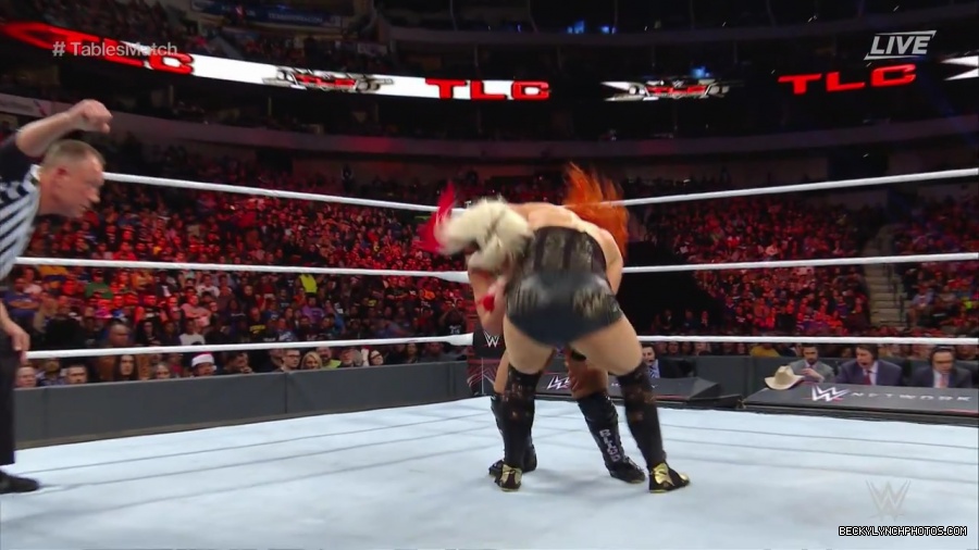WWE_TLC_2016_PPV_720p_WEB_h264-HEEL_mp40282.jpg
