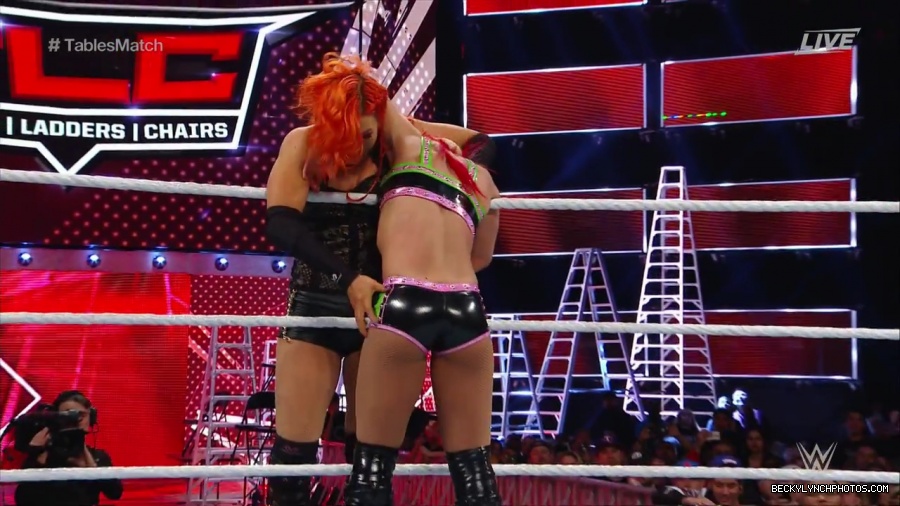 WWE_TLC_2016_PPV_720p_WEB_h264-HEEL_mp40348.jpg