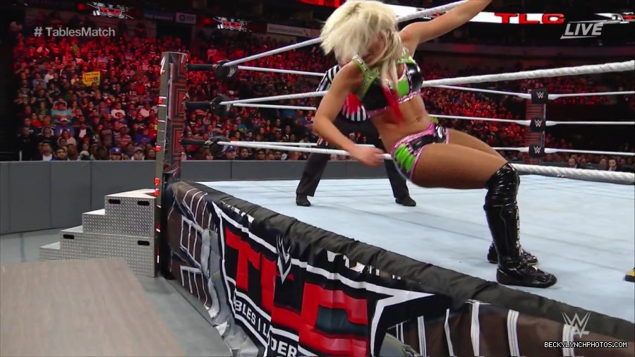 WWE_TLC_2016_PPV_720p_WEB_h264-HEEL_mp40399.jpg