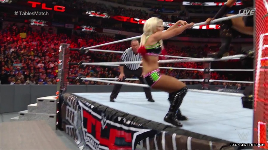 WWE_TLC_2016_PPV_720p_WEB_h264-HEEL_mp40401.jpg