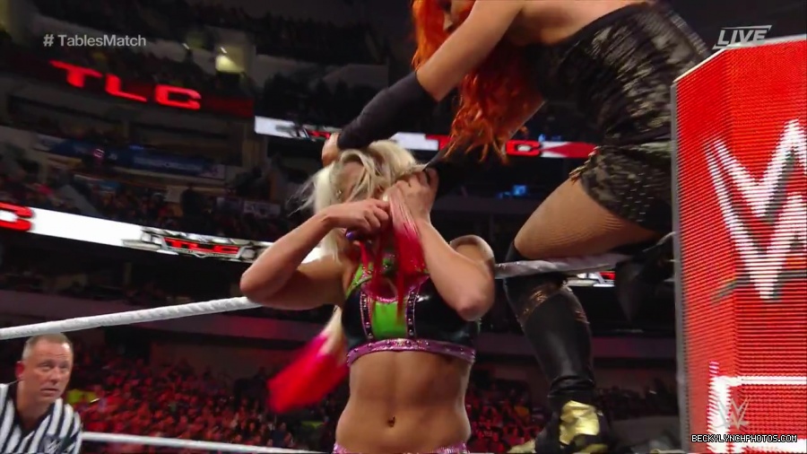 WWE_TLC_2016_PPV_720p_WEB_h264-HEEL_mp40406.jpg