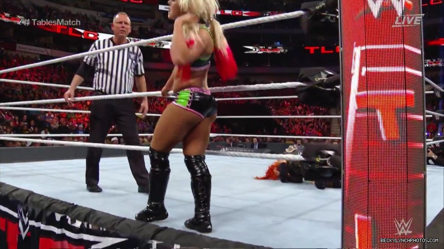 WWE_TLC_2016_PPV_720p_WEB_h264-HEEL_mp40410.jpg