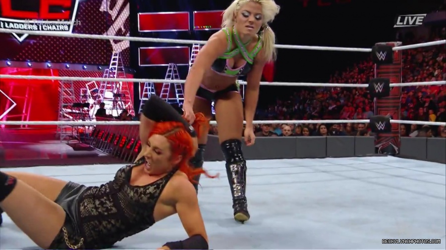 WWE_TLC_2016_PPV_720p_WEB_h264-HEEL_mp40422.jpg