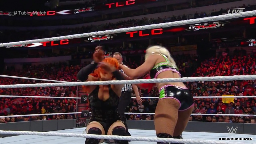 WWE_TLC_2016_PPV_720p_WEB_h264-HEEL_mp40436.jpg
