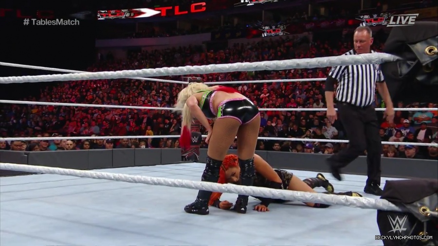 WWE_TLC_2016_PPV_720p_WEB_h264-HEEL_mp40440.jpg