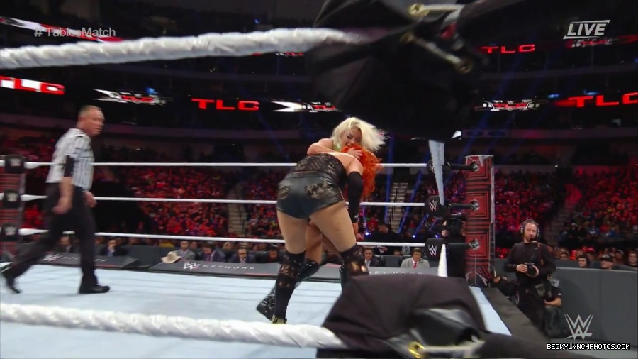 WWE_TLC_2016_PPV_720p_WEB_h264-HEEL_mp40451.jpg