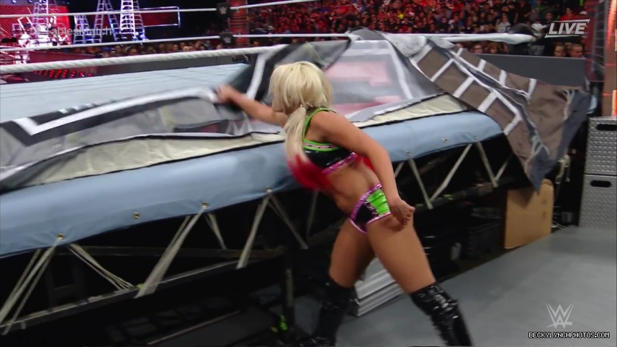 WWE_TLC_2016_PPV_720p_WEB_h264-HEEL_mp40493.jpg