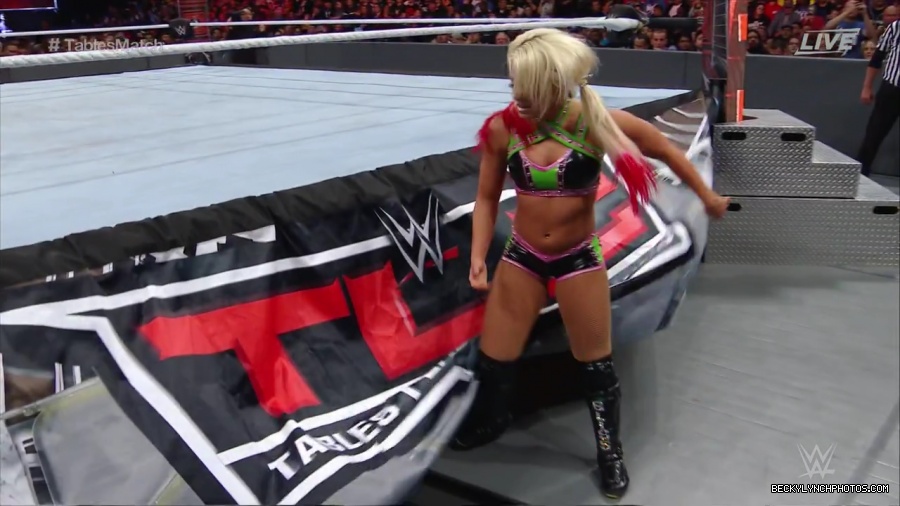 WWE_TLC_2016_PPV_720p_WEB_h264-HEEL_mp40494.jpg