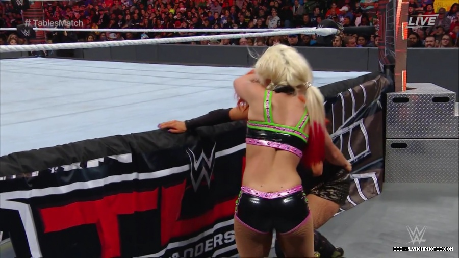 WWE_TLC_2016_PPV_720p_WEB_h264-HEEL_mp40518.jpg