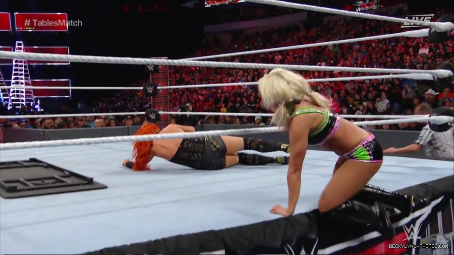WWE_TLC_2016_PPV_720p_WEB_h264-HEEL_mp40522.jpg