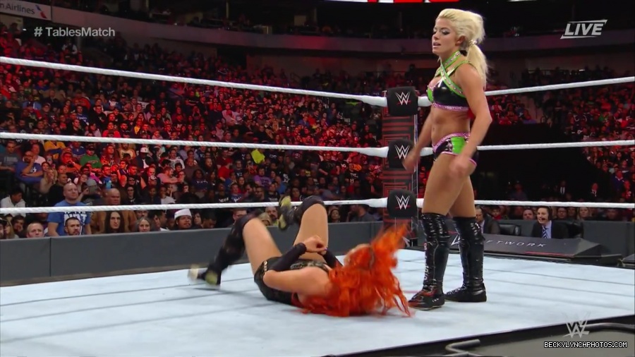 WWE_TLC_2016_PPV_720p_WEB_h264-HEEL_mp40528.jpg