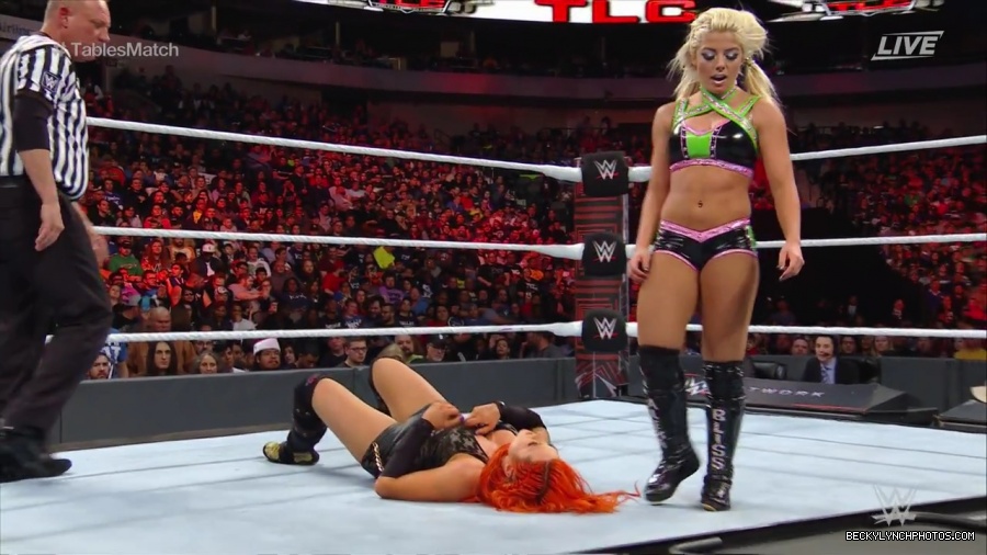 WWE_TLC_2016_PPV_720p_WEB_h264-HEEL_mp40529.jpg