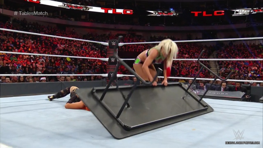 WWE_TLC_2016_PPV_720p_WEB_h264-HEEL_mp40539.jpg