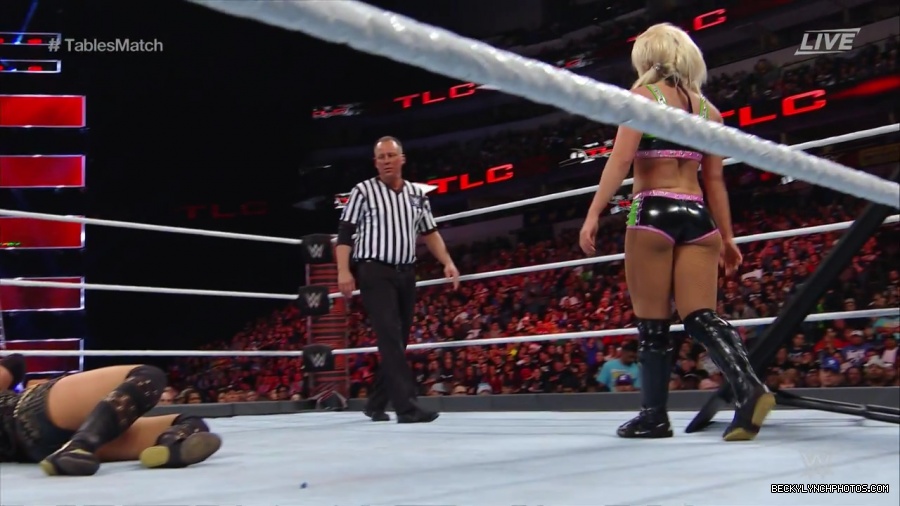 WWE_TLC_2016_PPV_720p_WEB_h264-HEEL_mp40695.jpg