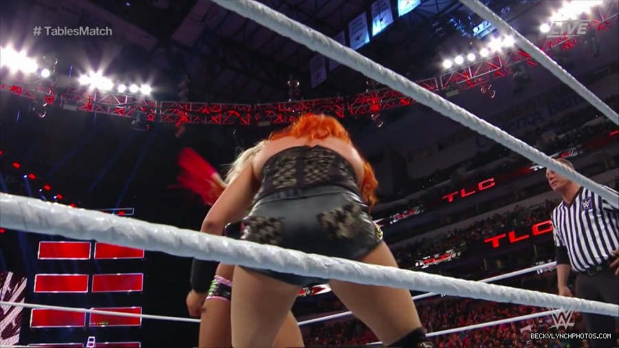 WWE_TLC_2016_PPV_720p_WEB_h264-HEEL_mp40818.jpg