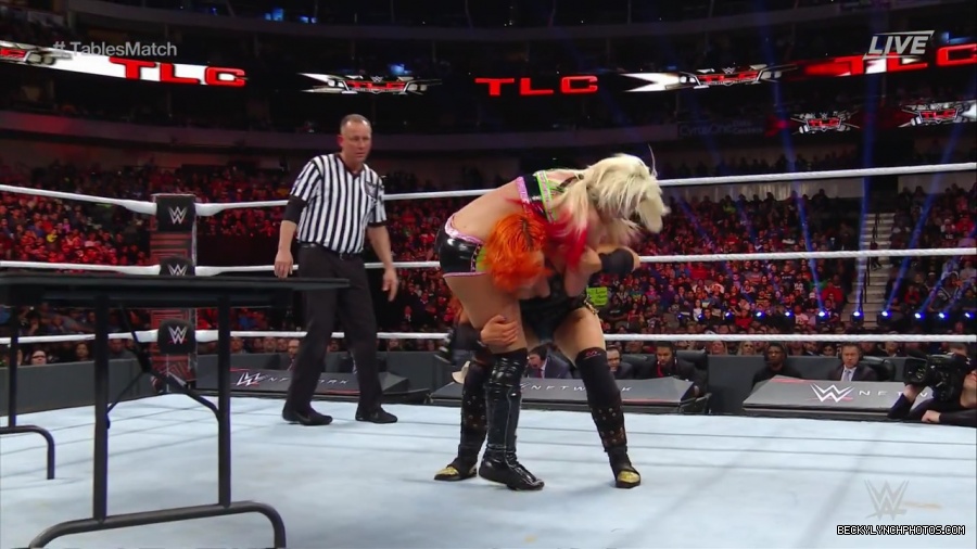 WWE_TLC_2016_PPV_720p_WEB_h264-HEEL_mp40822.jpg