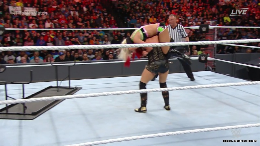 WWE_TLC_2016_PPV_720p_WEB_h264-HEEL_mp40830.jpg