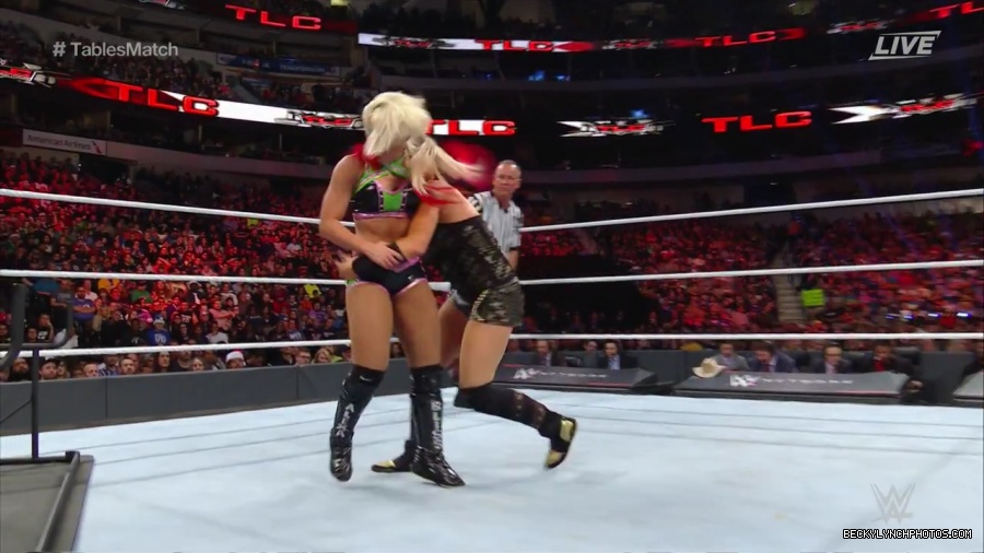 WWE_TLC_2016_PPV_720p_WEB_h264-HEEL_mp40834.jpg
