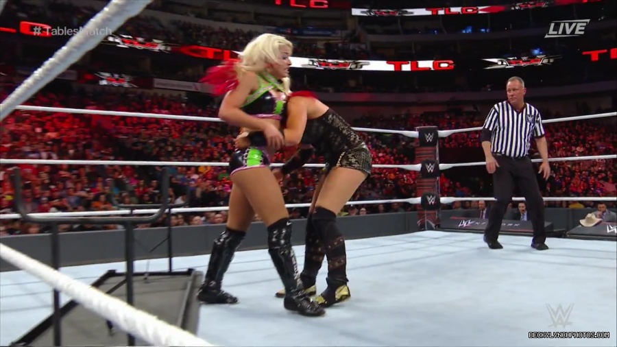 WWE_TLC_2016_PPV_720p_WEB_h264-HEEL_mp40835.jpg
