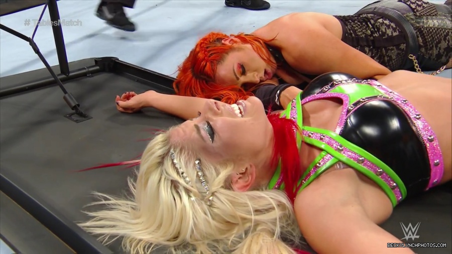 WWE_TLC_2016_PPV_720p_WEB_h264-HEEL_mp40844.jpg