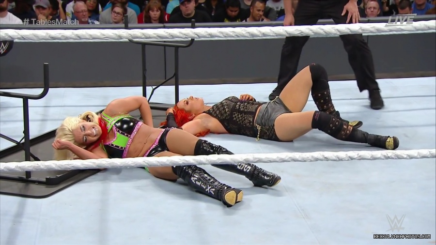 WWE_TLC_2016_PPV_720p_WEB_h264-HEEL_mp40863.jpg