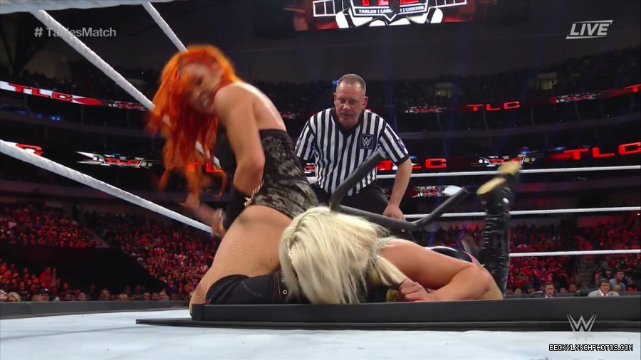 WWE_TLC_2016_PPV_720p_WEB_h264-HEEL_mp40885.jpg