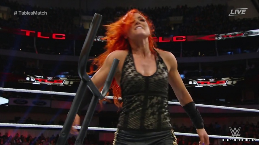 WWE_TLC_2016_PPV_720p_WEB_h264-HEEL_mp40921.jpg