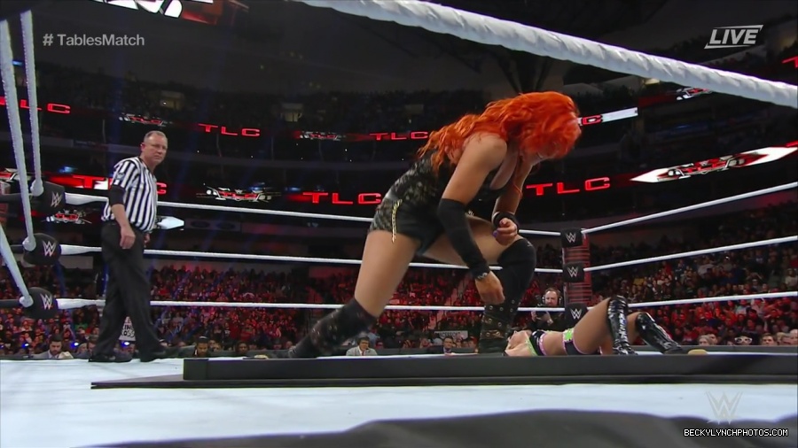 WWE_TLC_2016_PPV_720p_WEB_h264-HEEL_mp40927.jpg