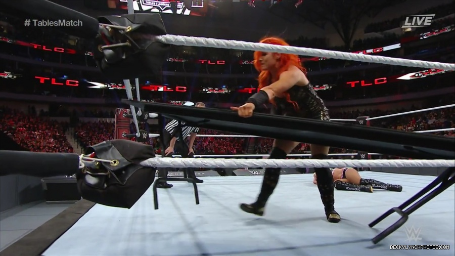 WWE_TLC_2016_PPV_720p_WEB_h264-HEEL_mp40935.jpg