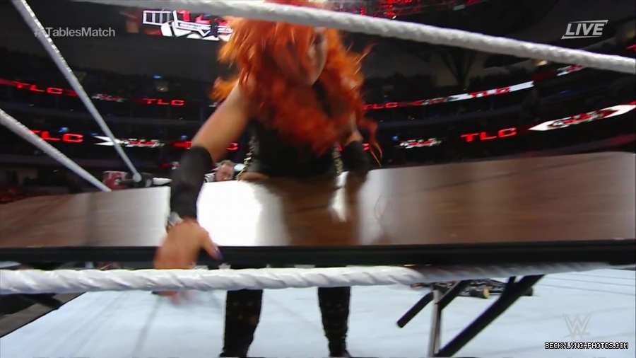 WWE_TLC_2016_PPV_720p_WEB_h264-HEEL_mp40937.jpg