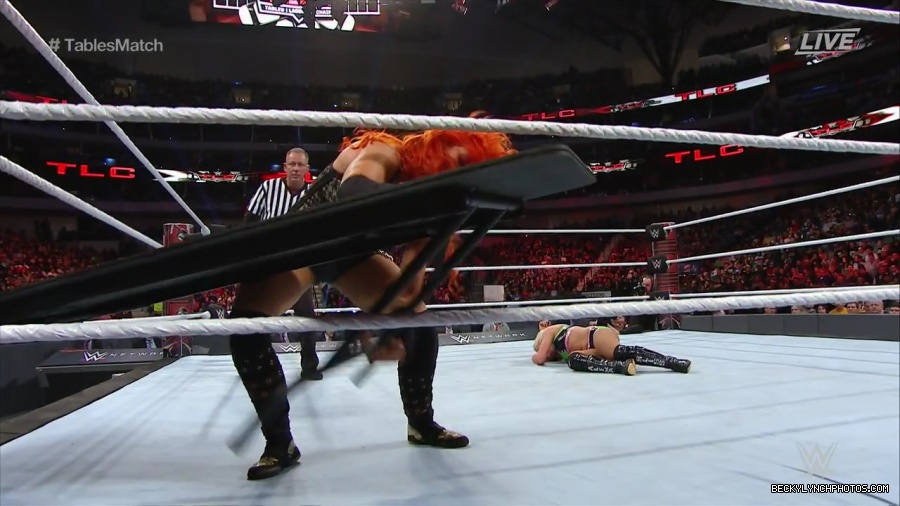 WWE_TLC_2016_PPV_720p_WEB_h264-HEEL_mp40939.jpg