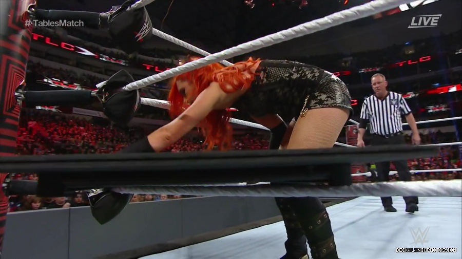WWE_TLC_2016_PPV_720p_WEB_h264-HEEL_mp40942.jpg